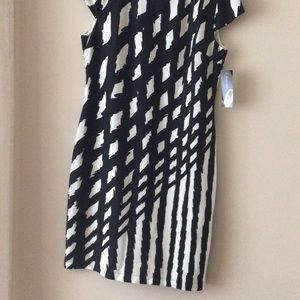 Black and white printed dress with lining